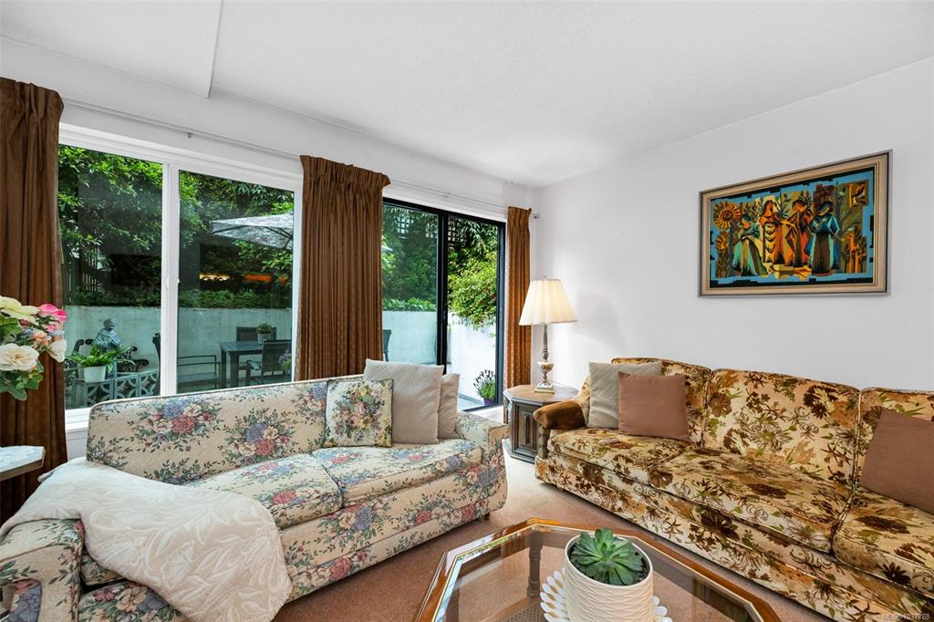 Fifth View of 1031 Burdett Ave N, Victoria, BC, V8V 3G9