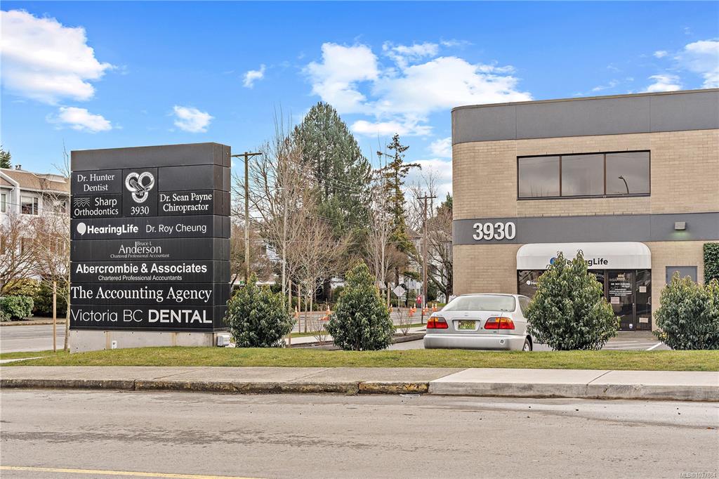 MLS® listing #31381180 for sale located at 3930 Shelbourne St