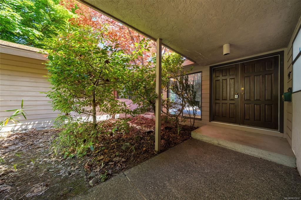 Fifth View of 4489 Cottontree Lane, Saanich, BC, V8X 4H7
