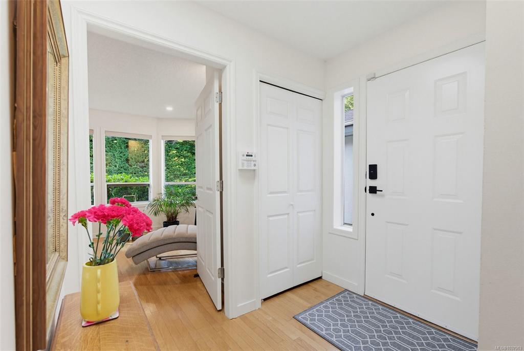 Fifth View of 3221 Wordsworth St, Saanich, BC, V8P 4B7