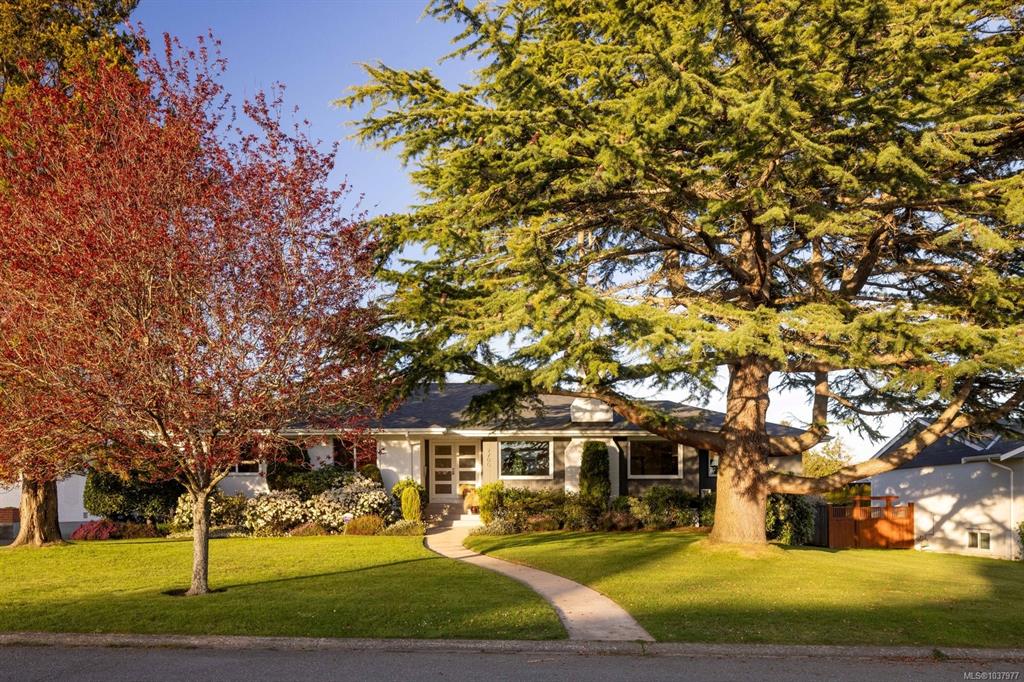 Second View of 2700 Dorset Rd, Oak Bay, BC, V8R 3N1