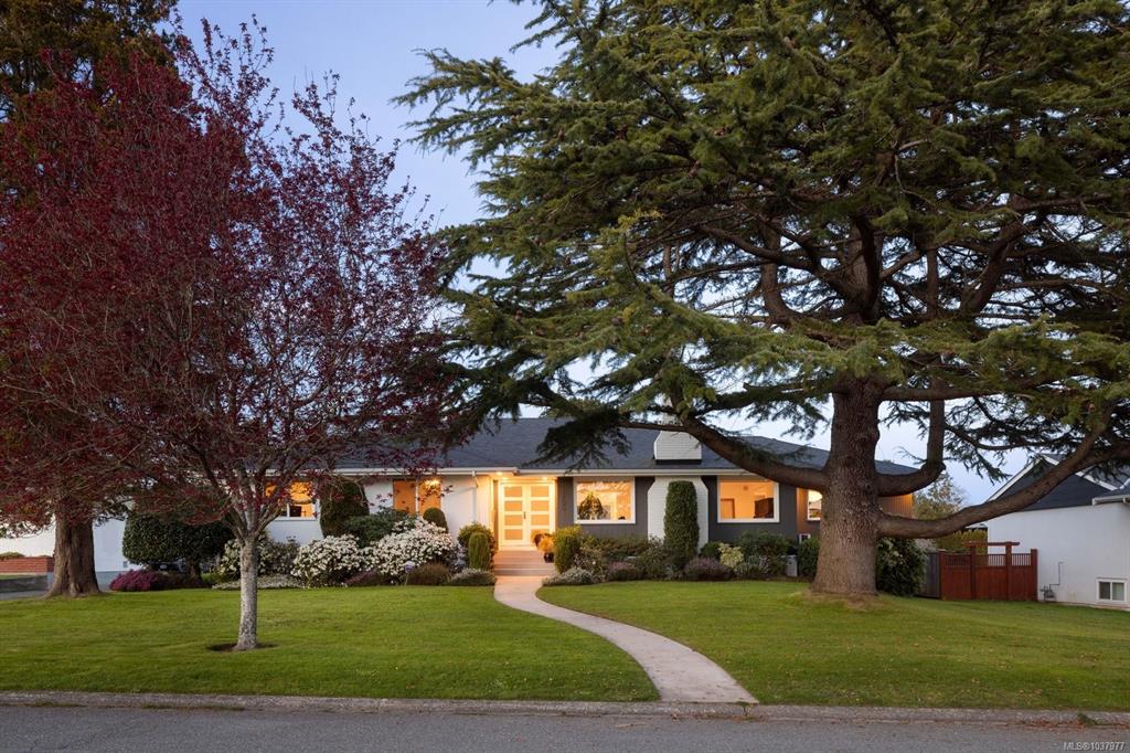 Third View of 2700 Dorset Rd, Oak Bay, BC, V8R 3N1