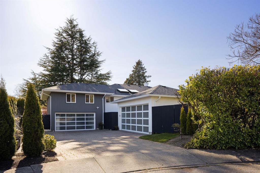 Fourth View of 2700 Dorset Rd, Oak Bay, BC, V8R 3N1