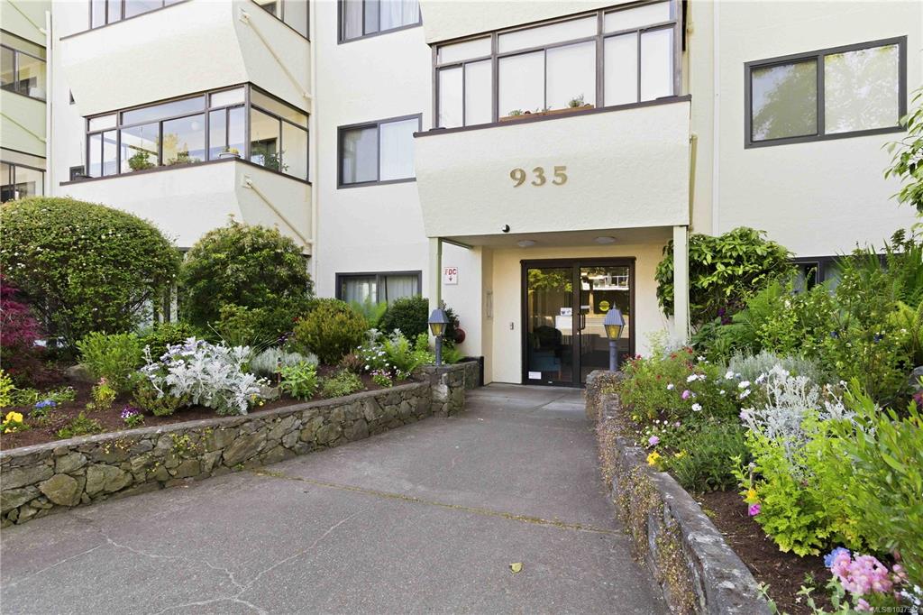 Fourth View of 935 Fairfield Rd, Victoria, BC, V8V 3A3