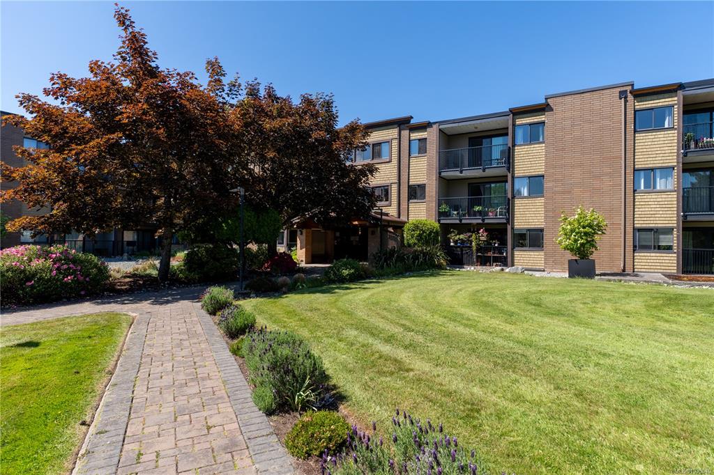 1870 Mckenzie Ave, 1038040, BC,