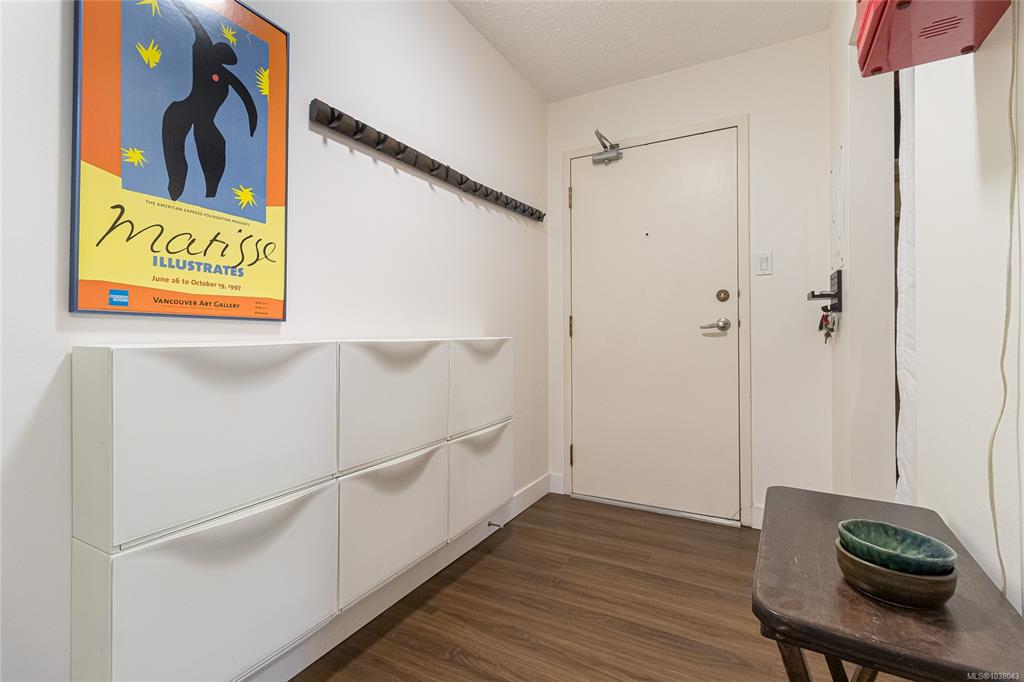 Fourth View of 1745 Leighton Rd, Victoria, BC, V8R 6R6