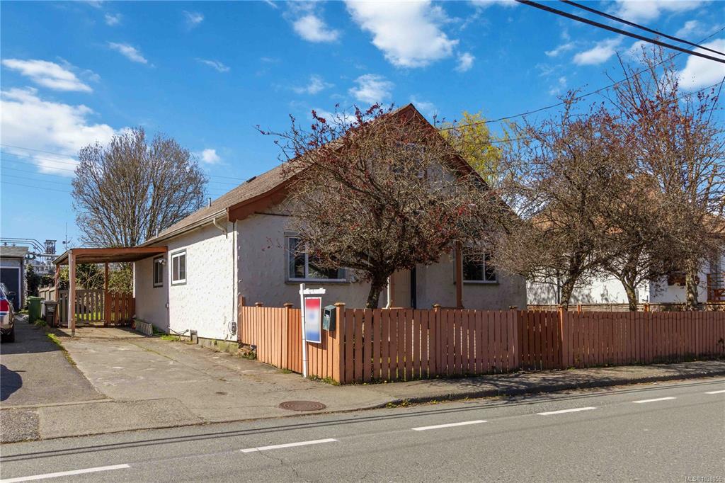 Second View of 938 Hereward Rd, Victoria, BC, V9A 4C8