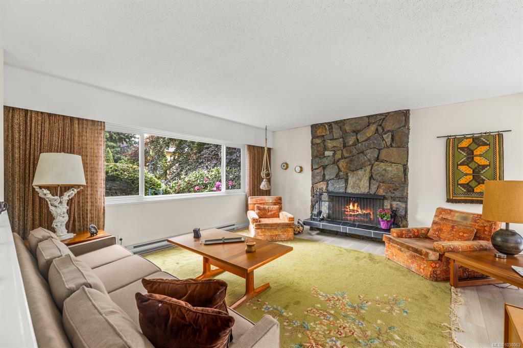 Third View of 947 Peggy Anne Cres, Central Saanich, BC, V8M 1E5