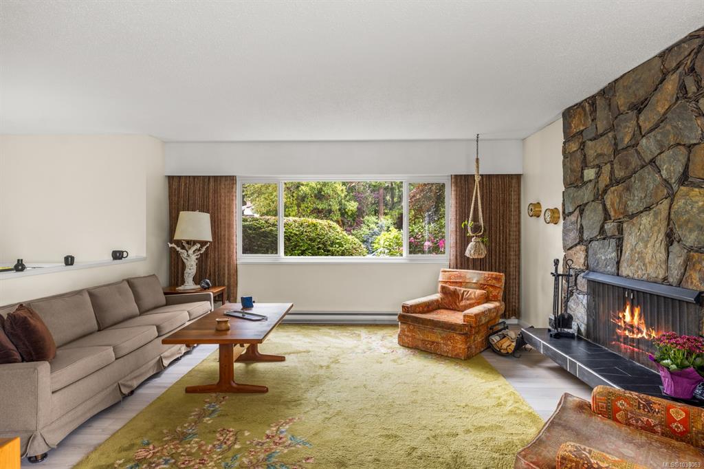 Fourth View of 947 Peggy Anne Cres, Central Saanich, BC, V8M 1E5