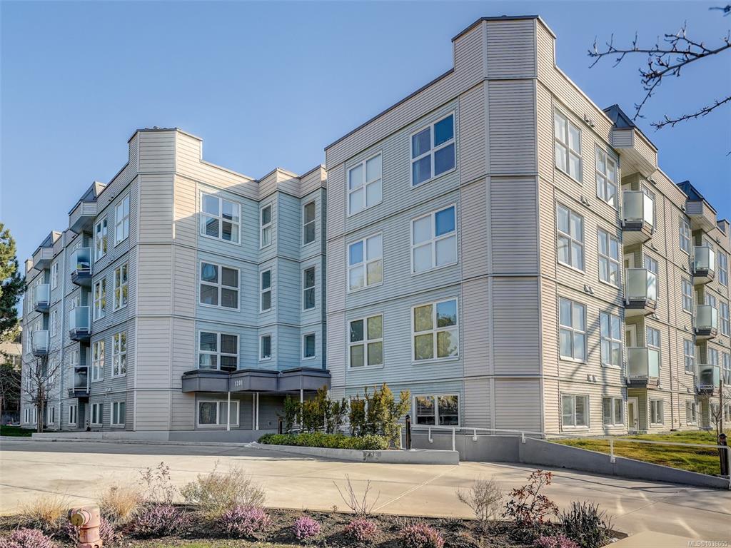 1201 Hillside Ave, 1038065, BC,