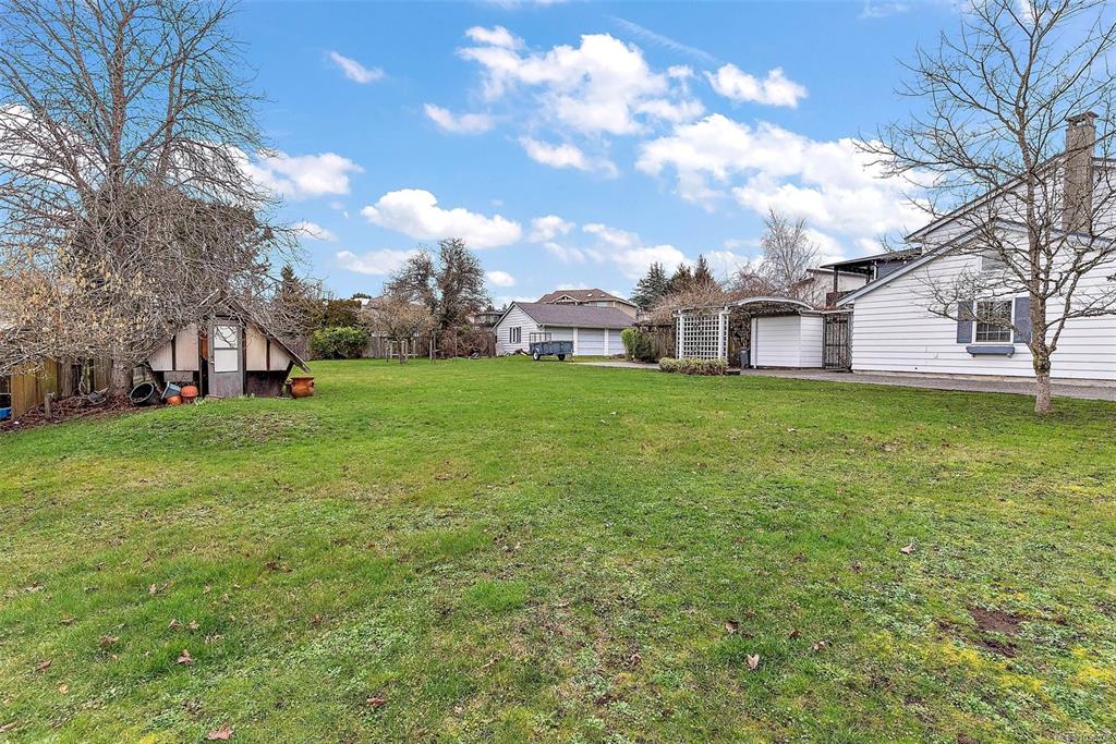 Fourth View of 1804 Feltham Rd, Saanich, BC, V8N 2A6
