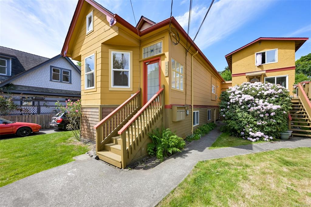 Main View of 1620 Camosun St, Victoria, BC, V8T 3E6