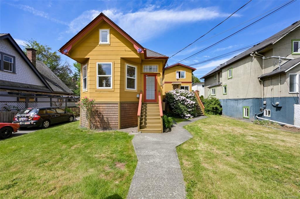Third View of 1620 Camosun St, Victoria, BC, V8T 3E6