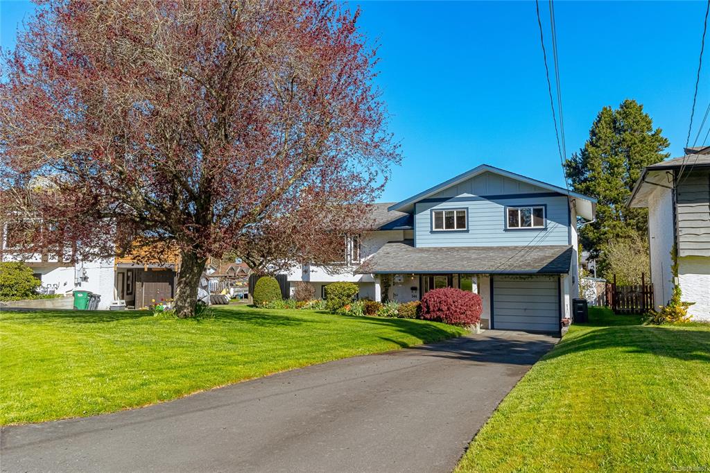 Third View of 544 Riel Pl W, Saanich, BC, V8Z 2J1