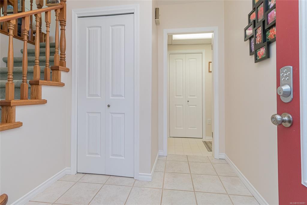 Fifth View of 544 Riel Pl W, Saanich, BC, V8Z 2J1