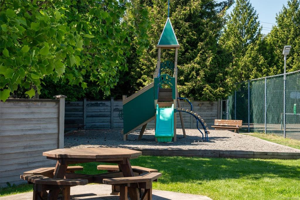 Fourth View of 717 Aspen Rd, Meadow Glen, Comox, BC, V9M 3X4