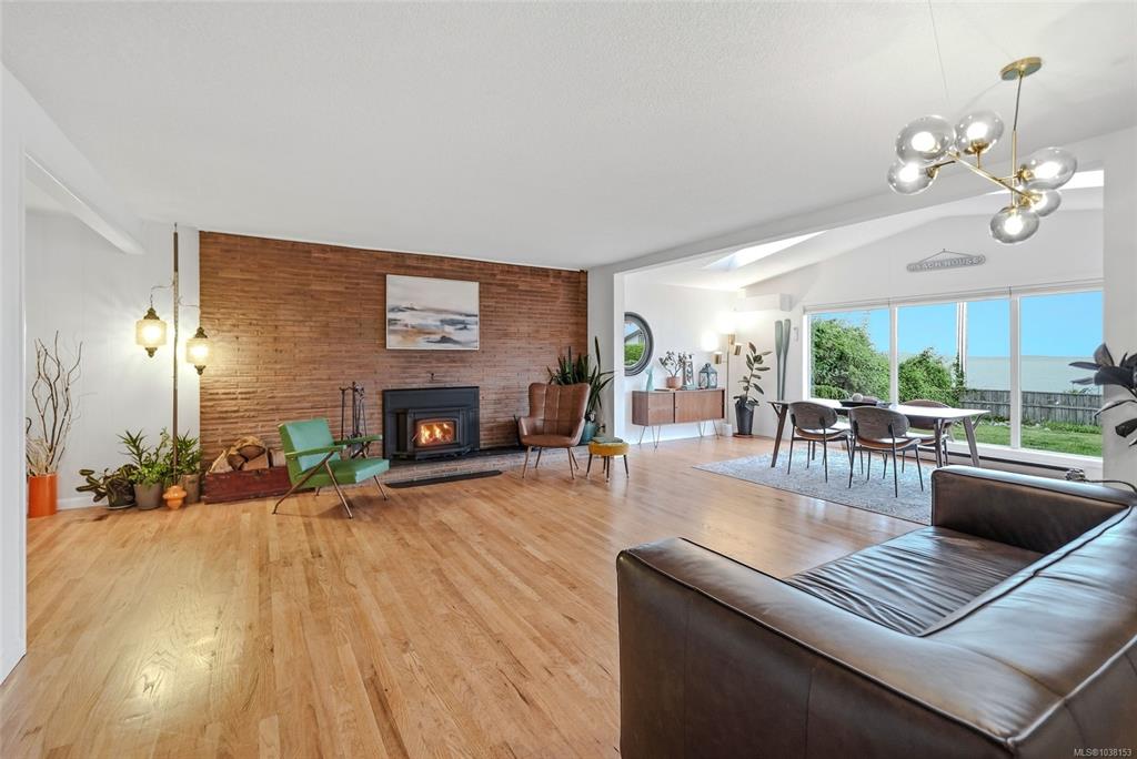 Fourth View of 221 Elizabeth Ave, Qualicum Beach, BC, V9K 1G8