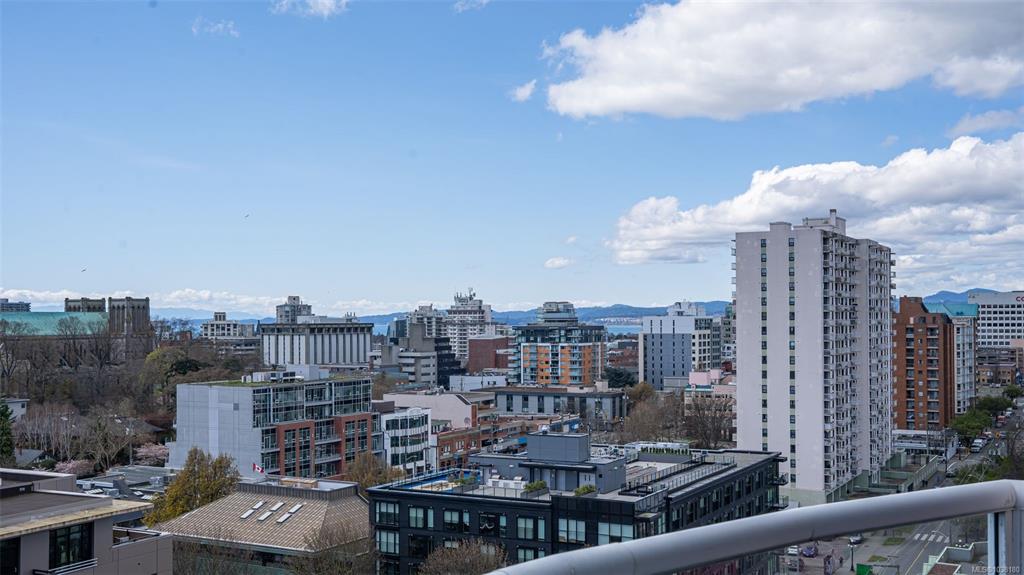Fourth View of 1020 View St, Regents Park, Victoria, BC, V8V 4Y4