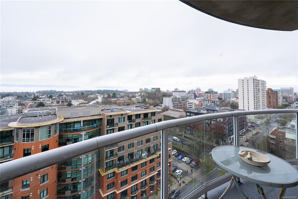 Fifth View of 1020 View St, Regents Park, Victoria, BC, V8V 4Y4