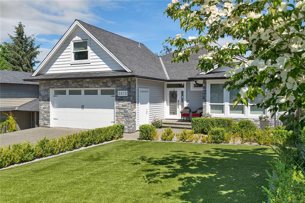2613 Sunderland Rd, 1038181, BC,