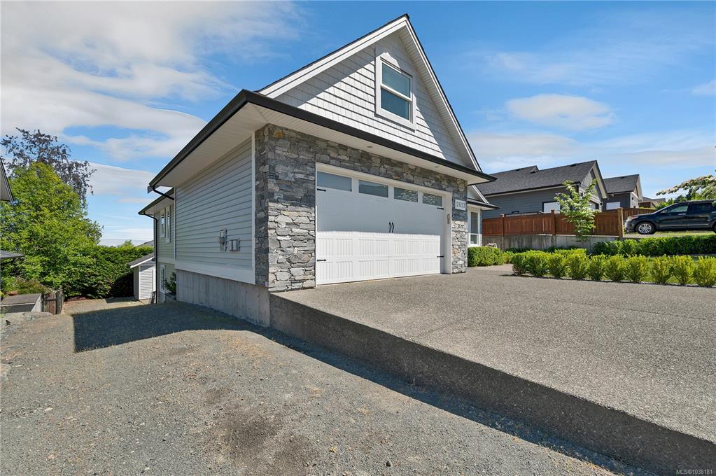 Fourth View of 2613 Sunderland Rd, Campbell River, BC, V9H 0C9
