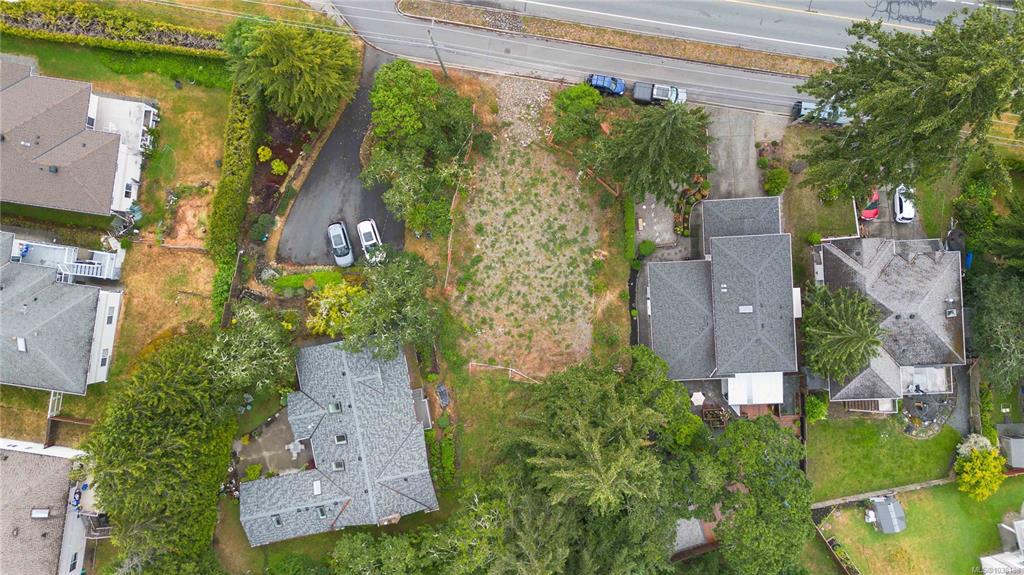 Third View of 2204 Burnside Rd W, View Royal, BC, V9B 6J6