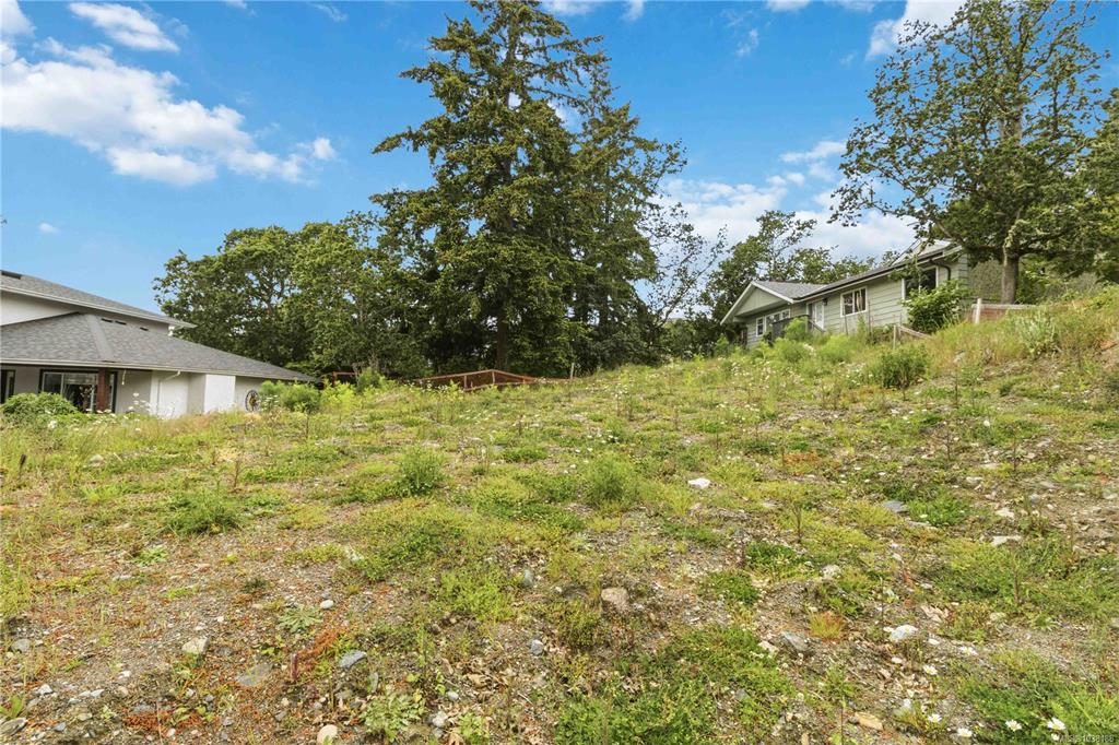 Fifth View of 2204 Burnside Rd W, View Royal, BC, V9B 6J6