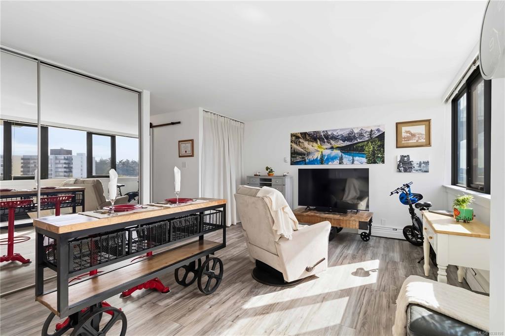 Fifth View of 647 Michigan St, Ochard House, Victoria, BC, V8V 2P7