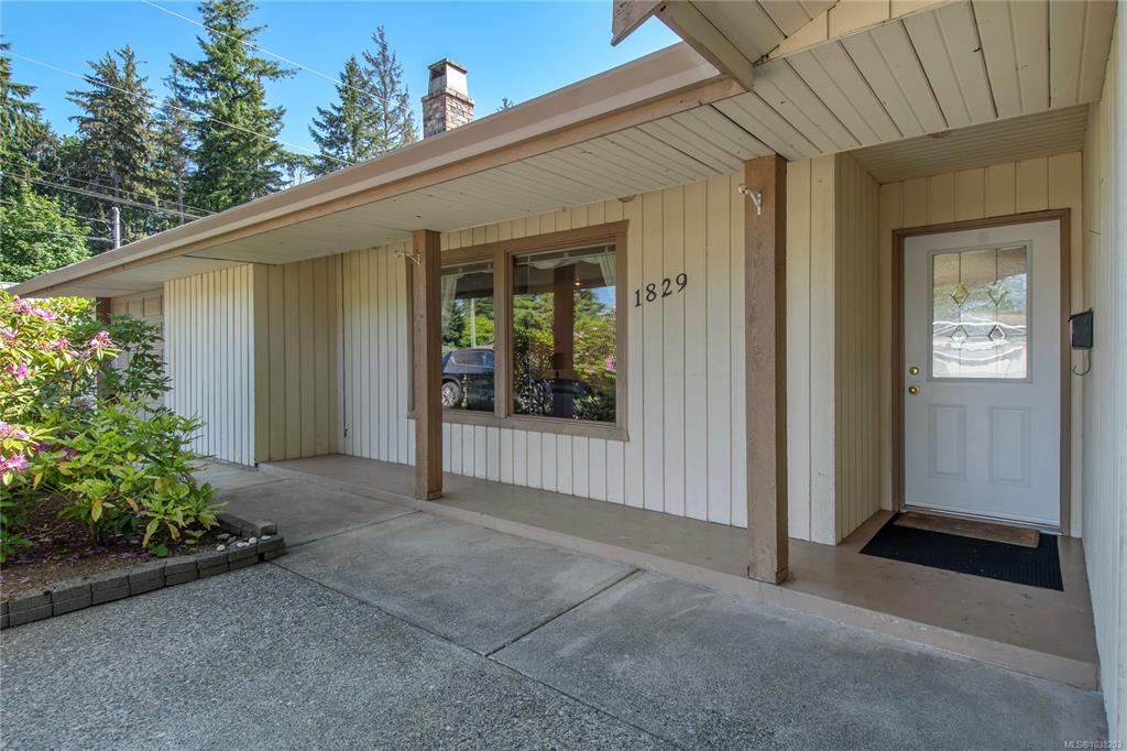 Fourth View of 1829 Galerno Rd, Campbell River, BC, V9W 5W7