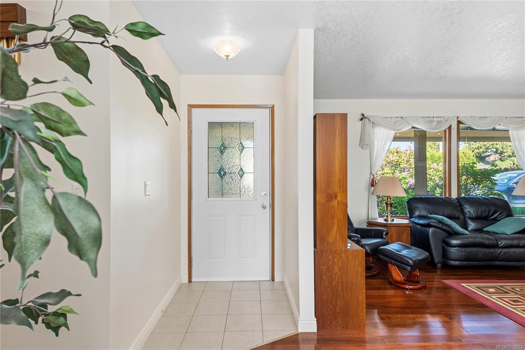 Fifth View of 1829 Galerno Rd, Campbell River, BC, V9W 5W7