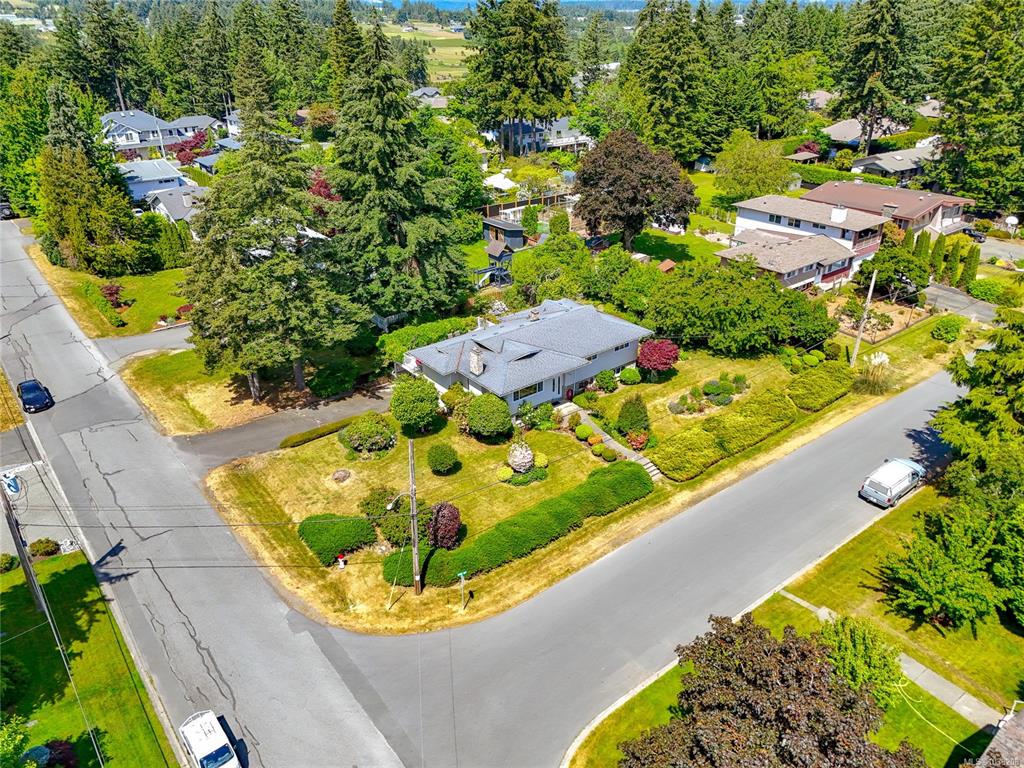 Fourth View of 6224 Robin Way, Central Saanich, BC, V8Z 5X8