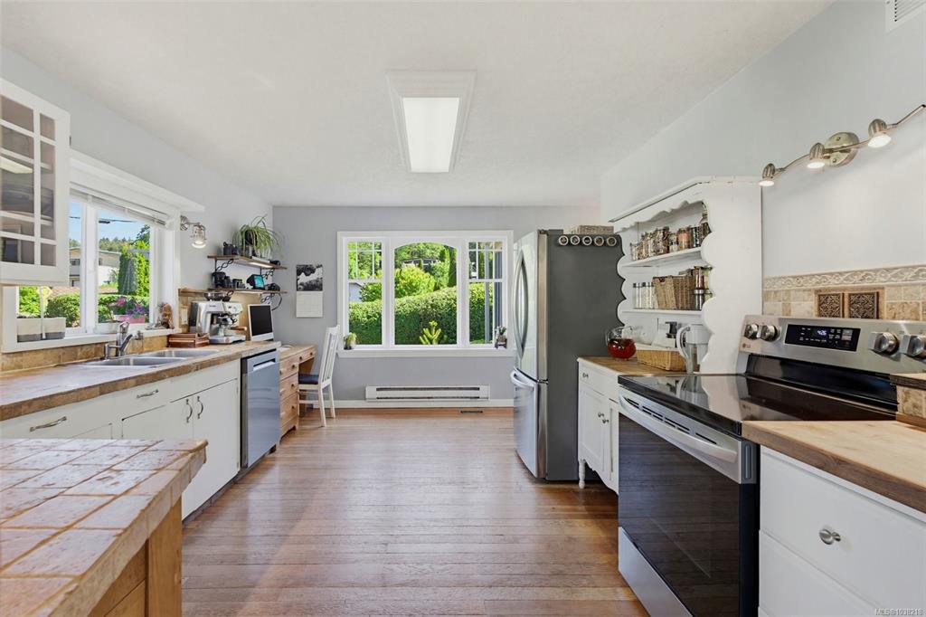 Fifth View of 37 Cowichan Ave W, Lake Cowichan, BC, V0R 2G0