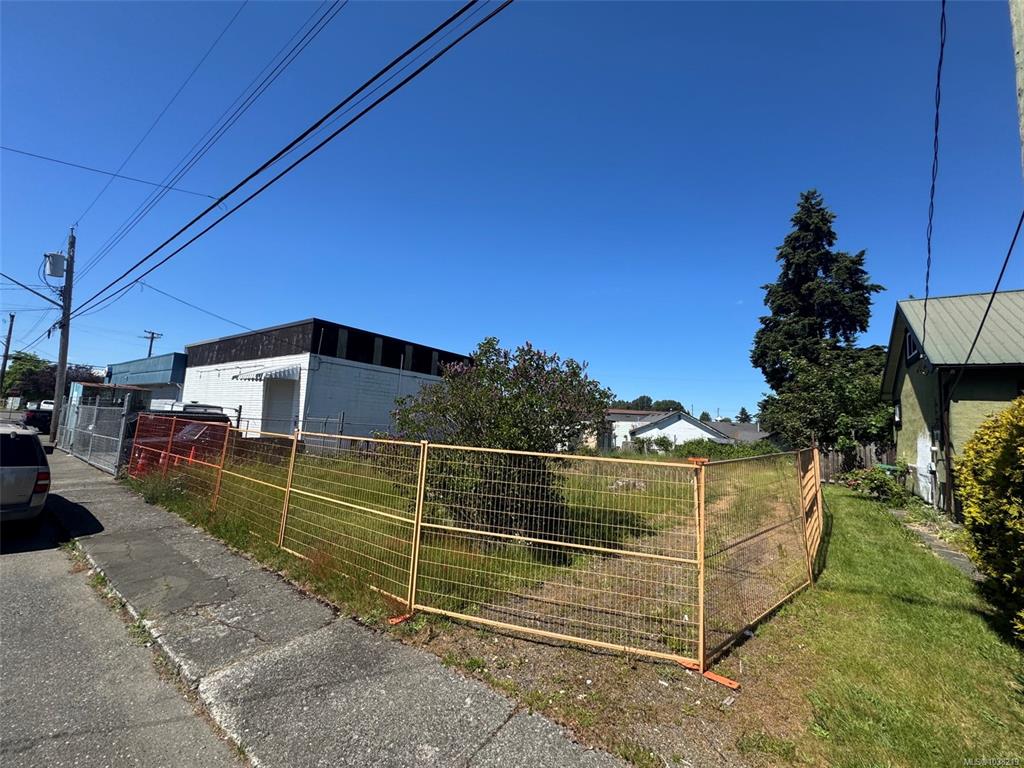 Third View of 753 11 Th St, Courtenay, BC, V9N 1T3