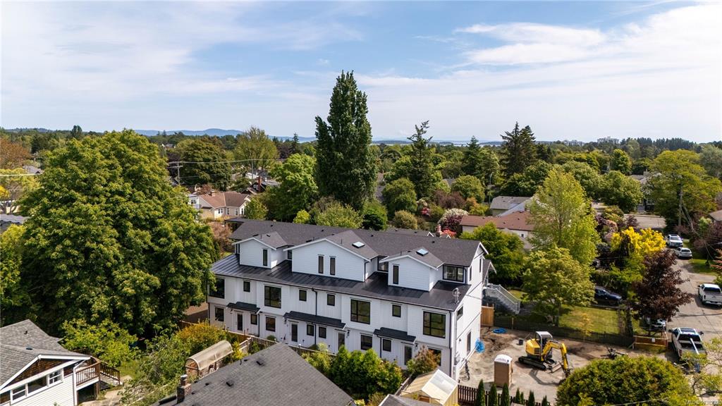 Third View of 2118 Pentland Rd, Oak Bay, BC, V8S 2W4