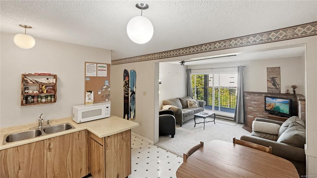 695 Castle Crag Cres, 1038239, BC,