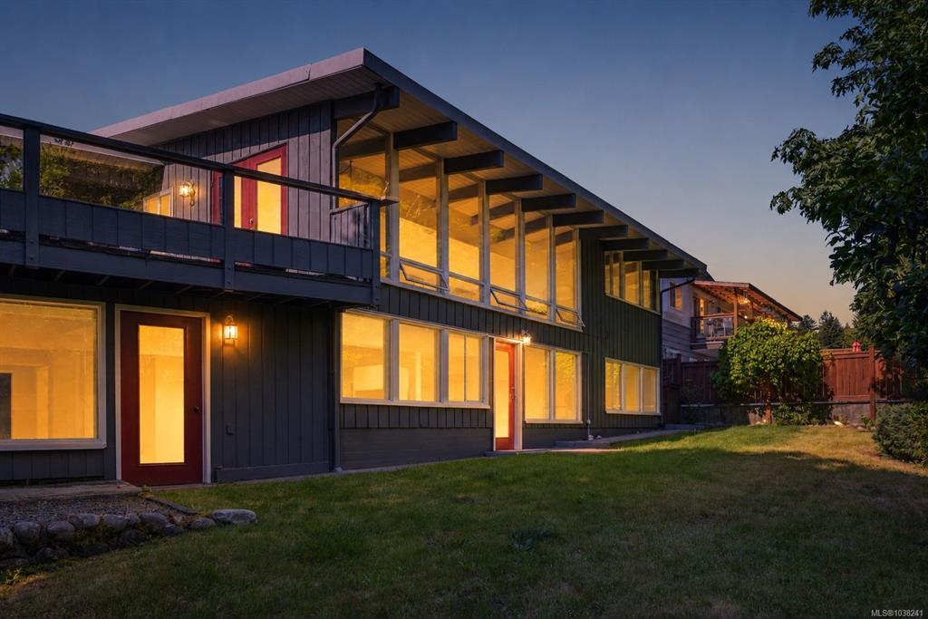 830 Beach Dr, 1038241, BC,