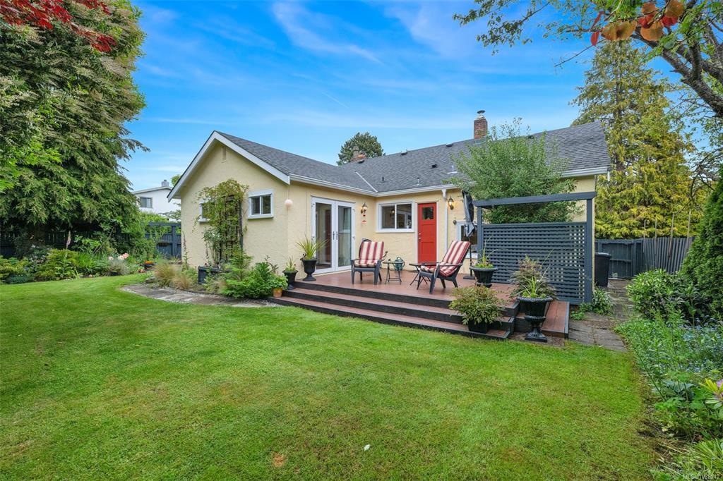 Second View of 868 Hampshire Rd, Oak Bay, BC, V8S 4S5