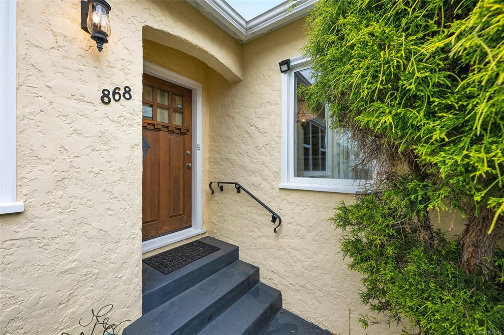 Fourth View of 868 Hampshire Rd, Oak Bay, BC, V8S 4S5