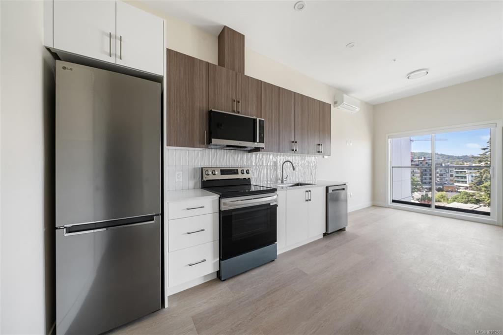 777 Station Ave, 1038256, BC,