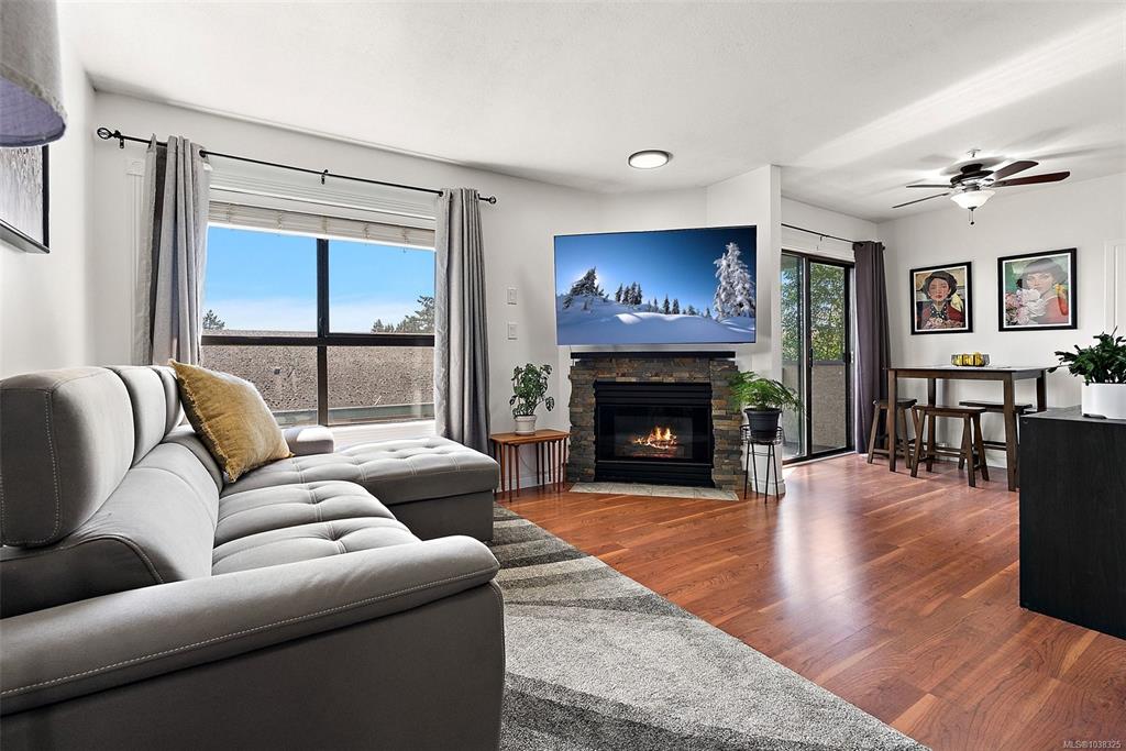 7 Gorge Rd W, 1038325, BC,