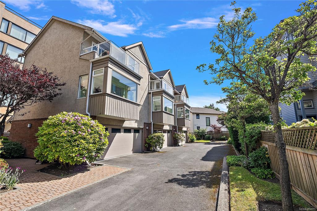 Third View of 108 Dallas Rd, SeaBreak Mews, Victoria, BC, V8V 1A3