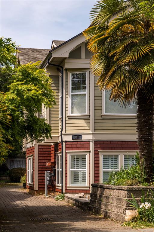 Third View of 118 Robertson St, Fairfield, Victoria, BC, V8S 3X1