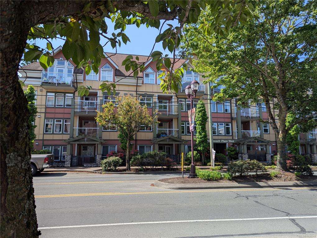 663 Goldstream Ave, 1038349, BC,