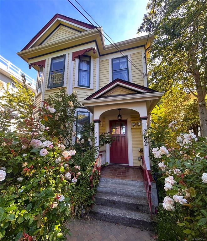 962 Fairfield Rd, 1038361, BC,