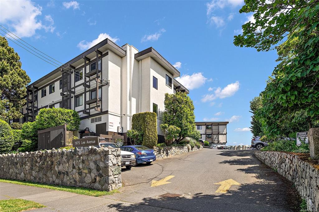 Second View of 1975 Lee Ave, Victoria, BC, V8R 4W9