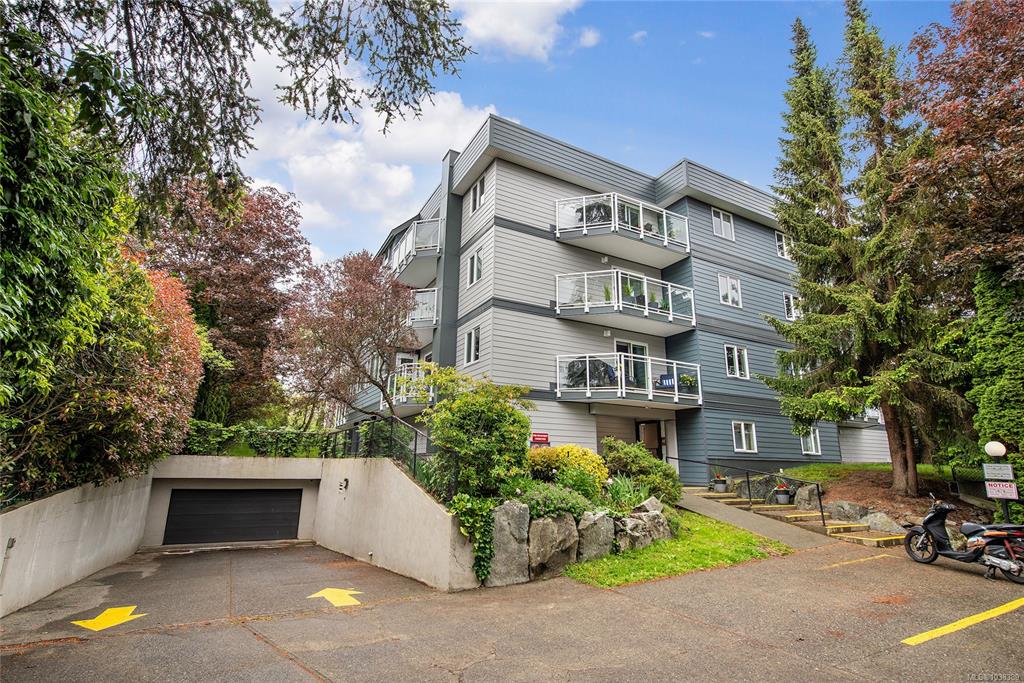 949 Cloverdale Ave, 1038389, BC,