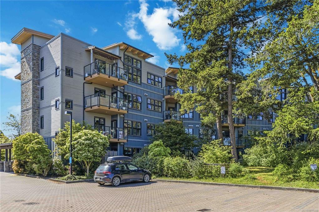 Third View of 3912 Carey Rd, WOODLAND HEIGHTS, Saanich, BC, V8Z 4E2