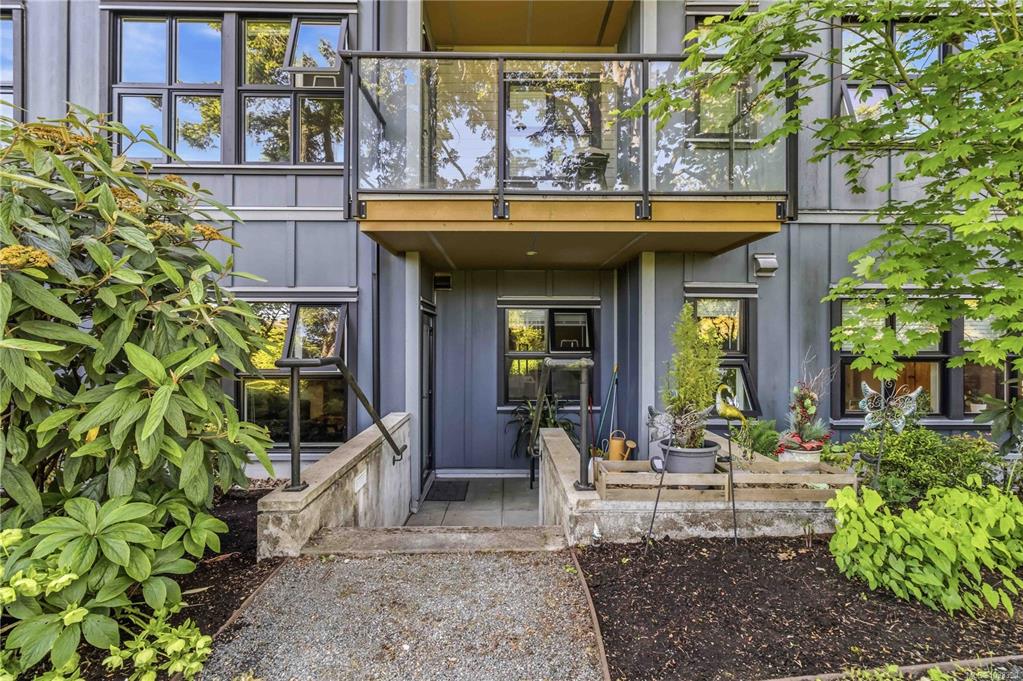 Fourth View of 3912 Carey Rd, WOODLAND HEIGHTS, Saanich, BC, V8Z 4E2