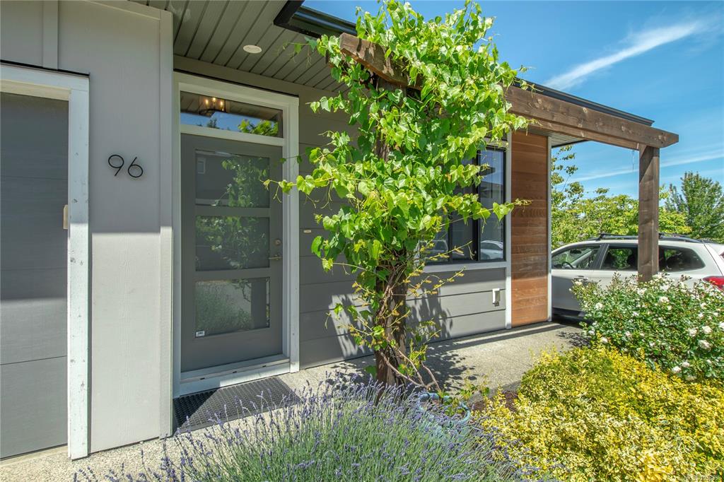 Second View of 2607 Kendal Ave, Stoneleigh Station, Cumberland, BC, V0S 1S0
