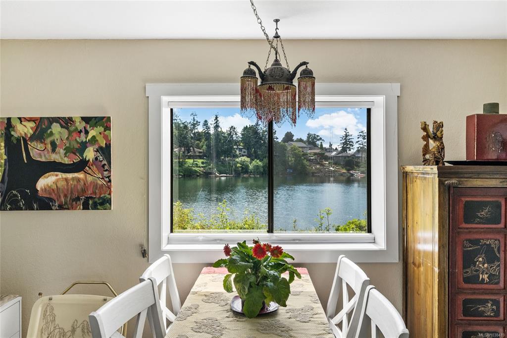71 Gorge Rd W, 1038419, BC,